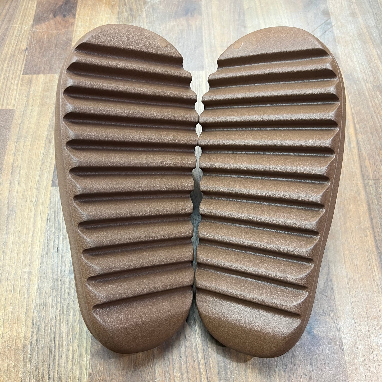 Yeezy Slide Flax Size 8 NEW s13701