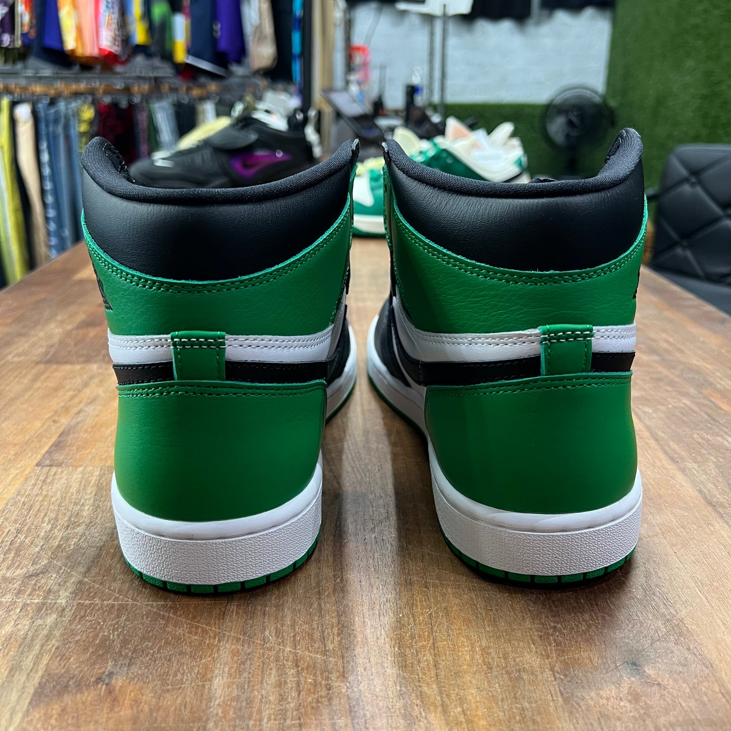 Jordan 1 High Lucky Green Size 10.5 NEW s16346