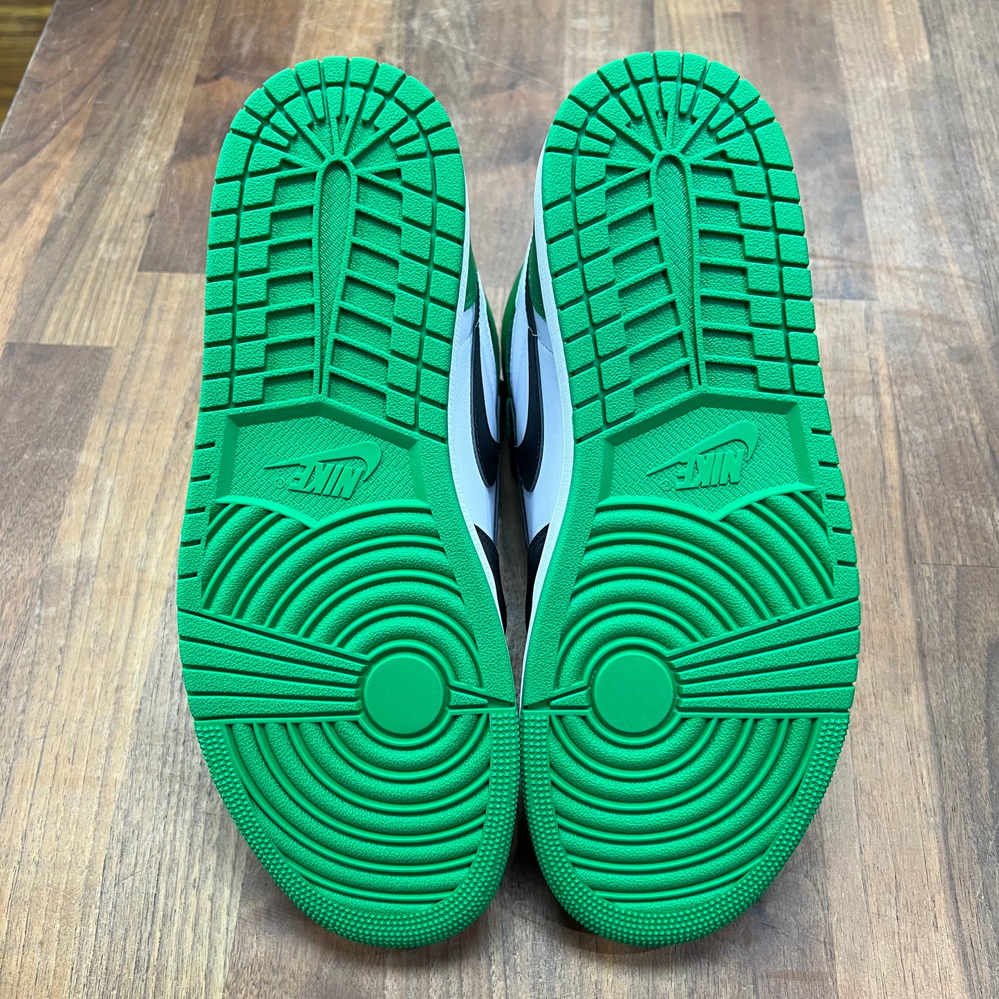 Jordan 1 High Lucky Green Size 10.5 NEW s16346