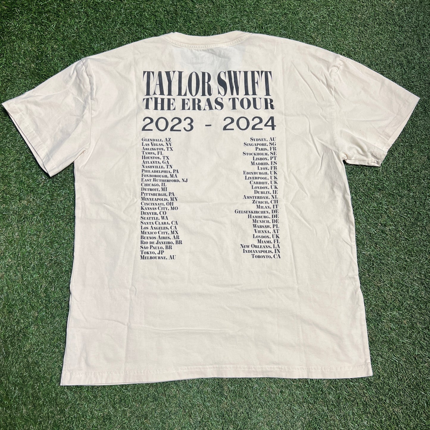 Taylor Swift The Eras Tour Photo Collage Tan Tee Size Large USED v14179