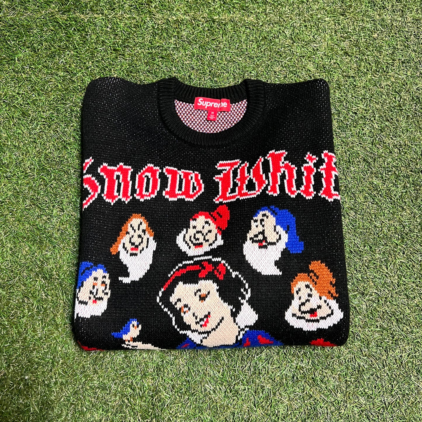 Supreme Snow White Black Knit Sweater Size Medium NEW x11768