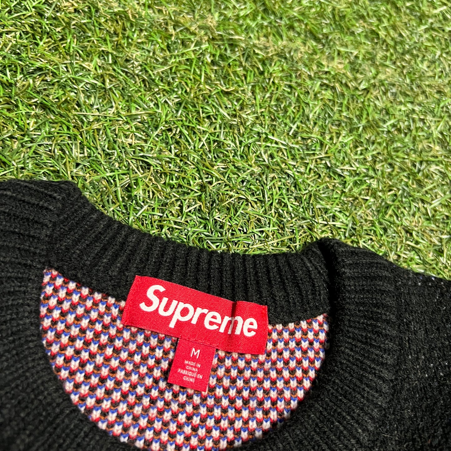 Supreme Snow White Black Knit Sweater Size Medium NEW x11768