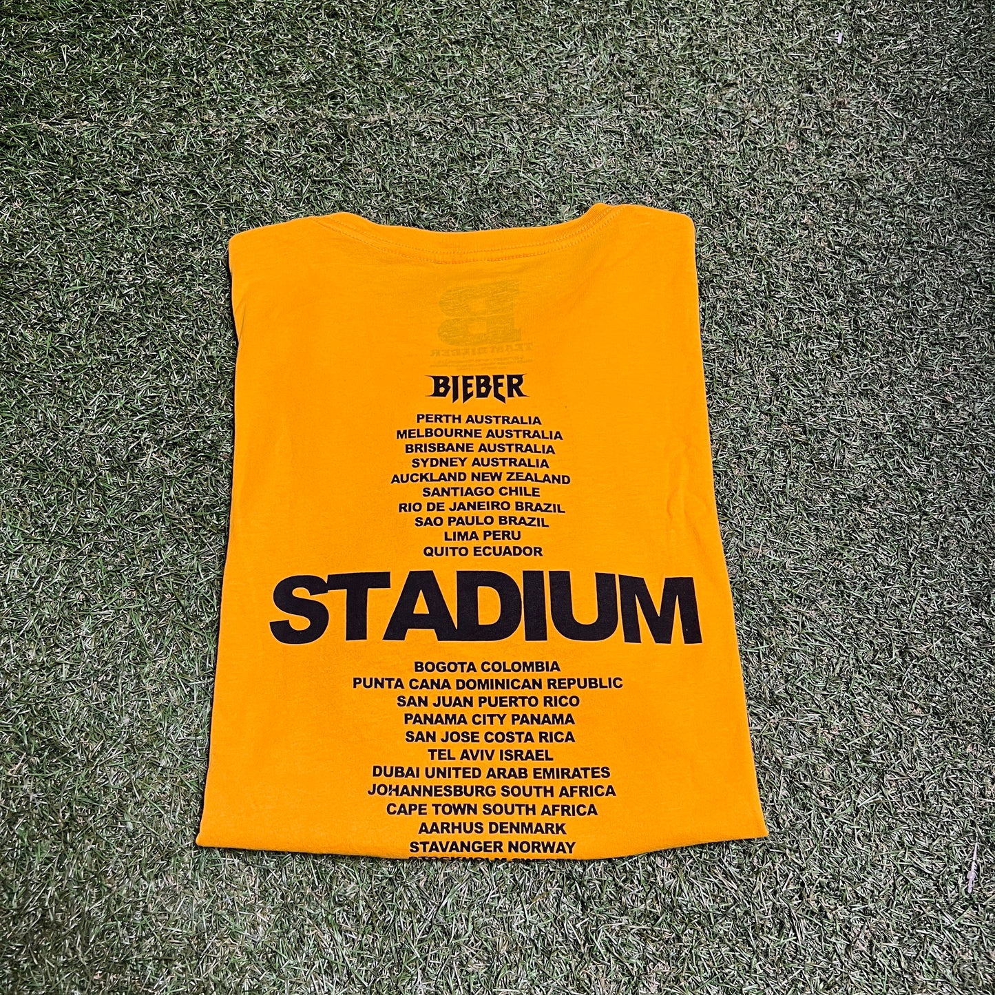 Bieber Stadium Yellow Tee Size Medium USED v14279