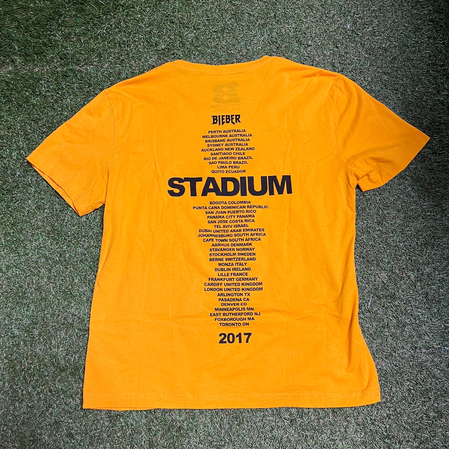 Bieber Stadium Yellow Tee Size Medium USED v14279