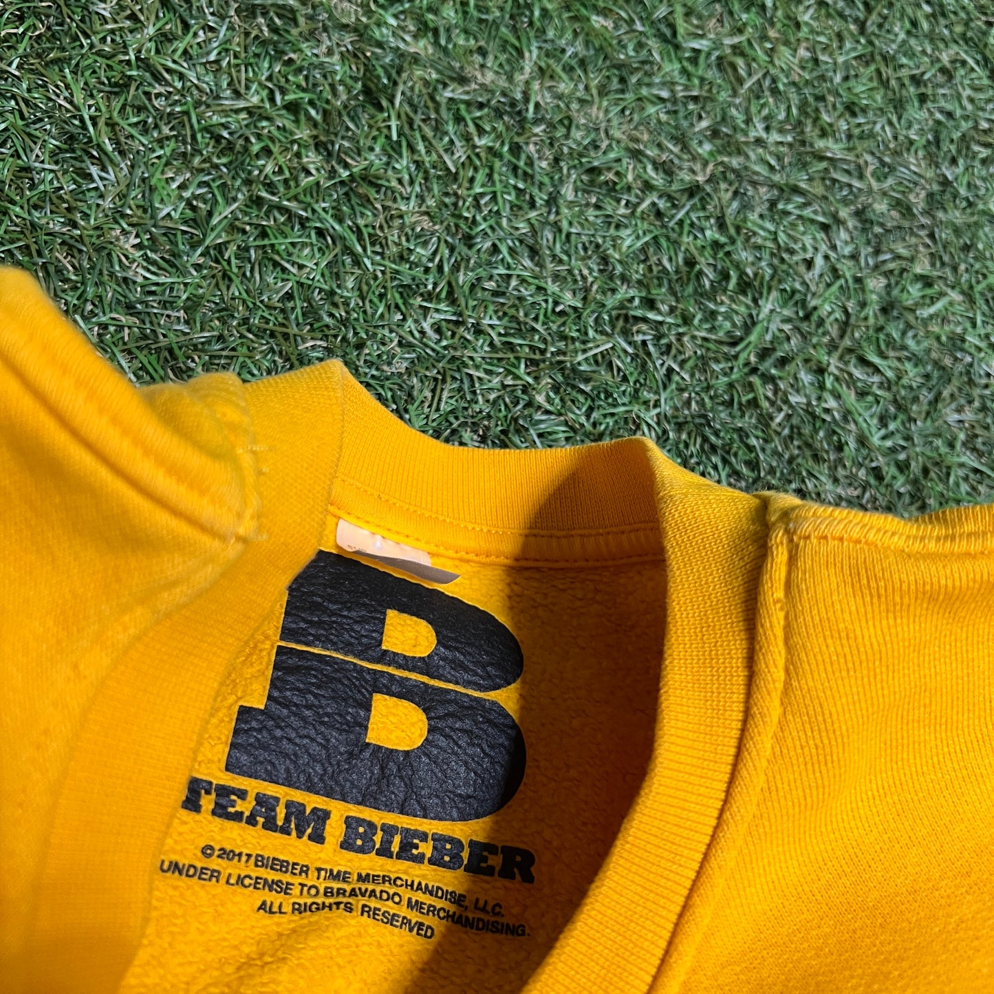 Bieber Race Print Tour Yellow Crewneck Size Medium USED v14278