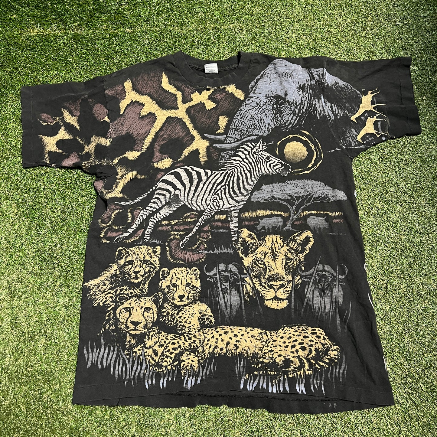 Nature Black AOP Safari Tee Size XL USED v15355
