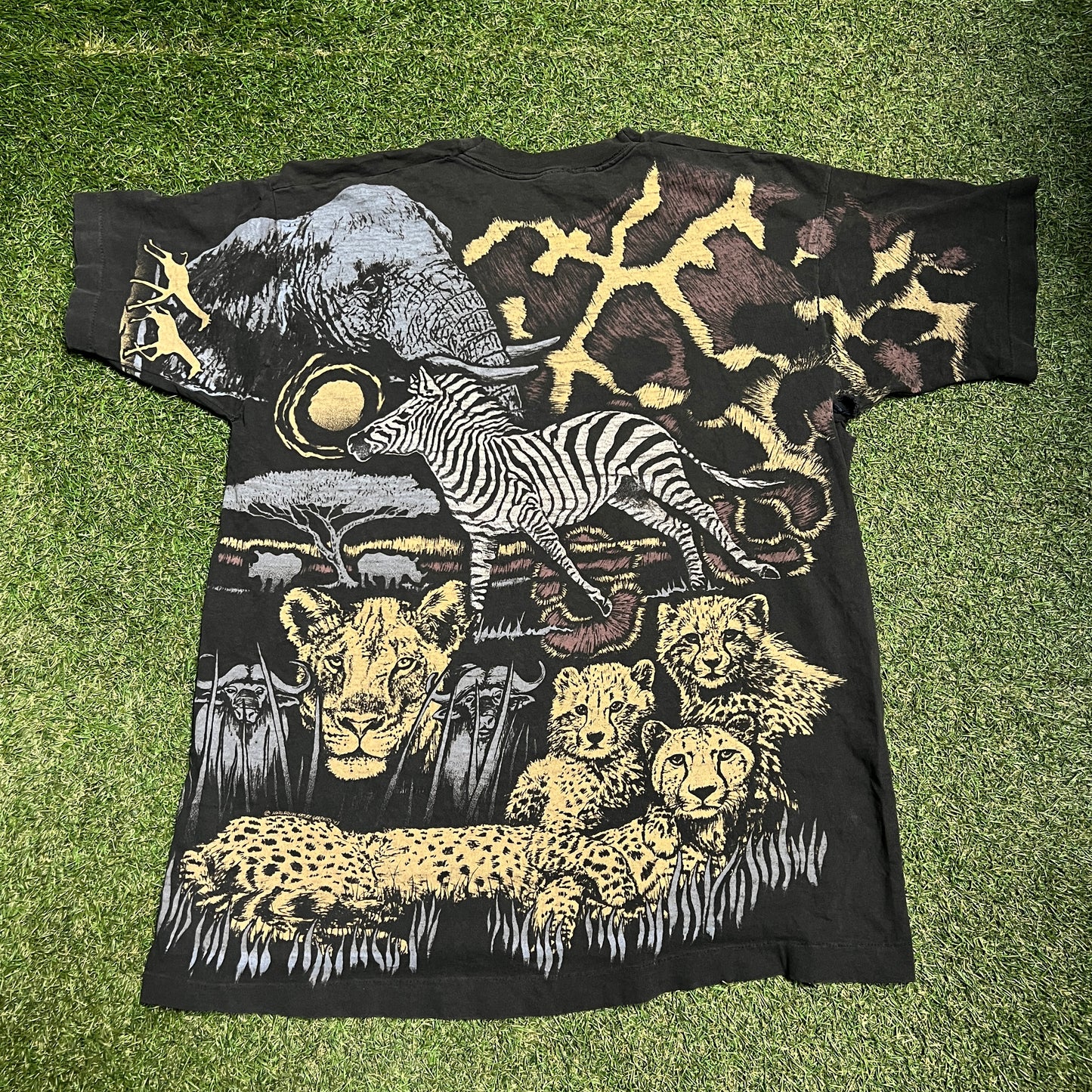 Nature Black AOP Safari Tee Size XL USED v15355