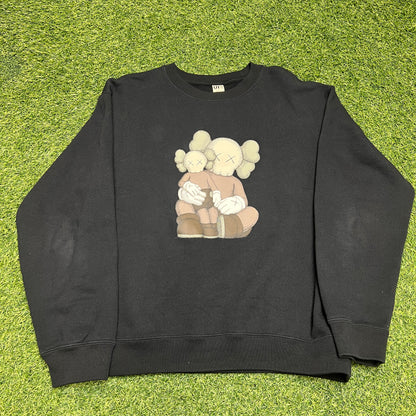 Uniqlo x KAWS Black Crewneck Size Medium USED x12448