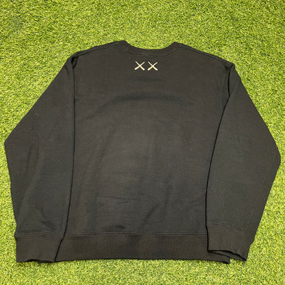 Uniqlo x KAWS Black Crewneck Size Medium USED x12448