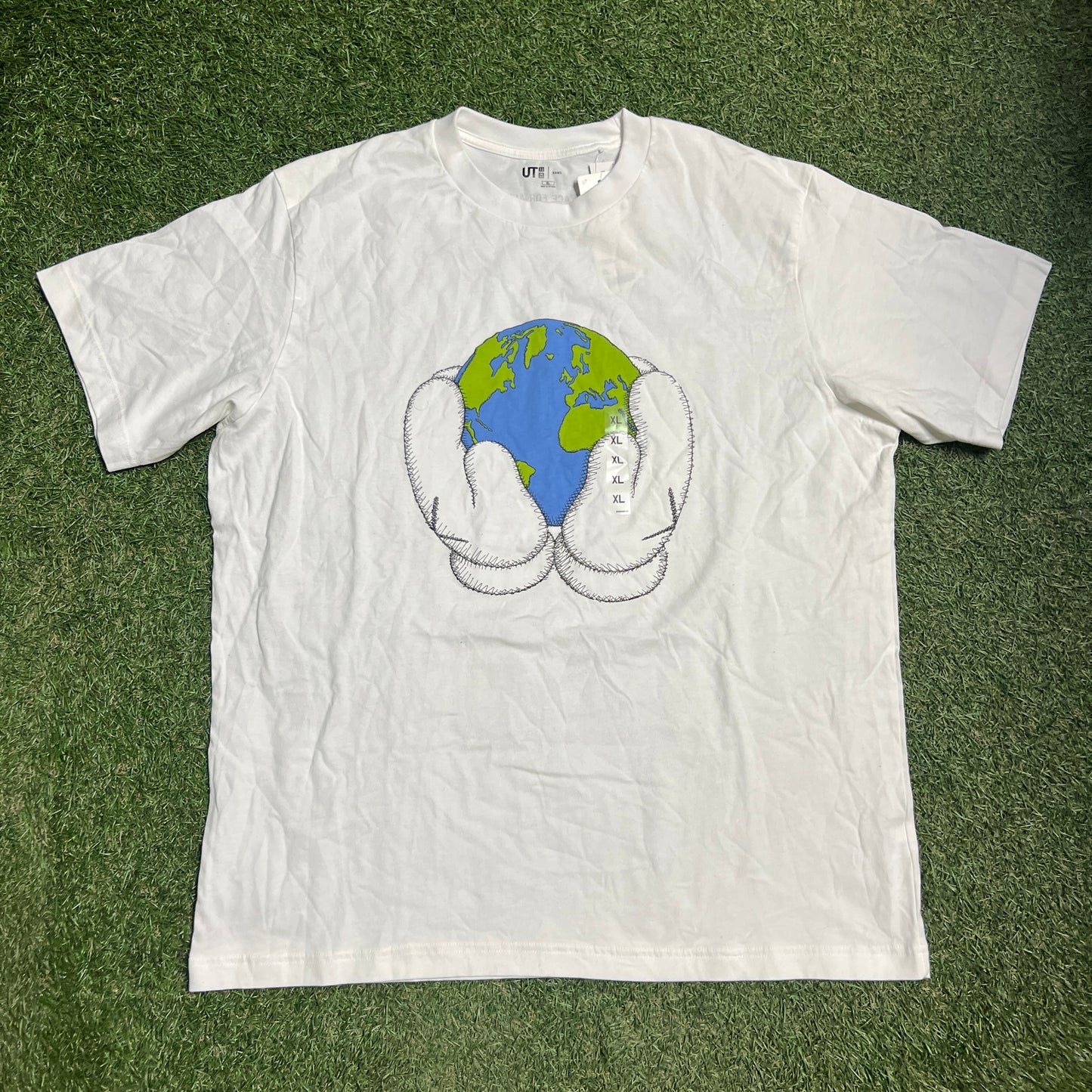 Kaws Uniqlo Peace for All White Tee Size XL NEW x11758