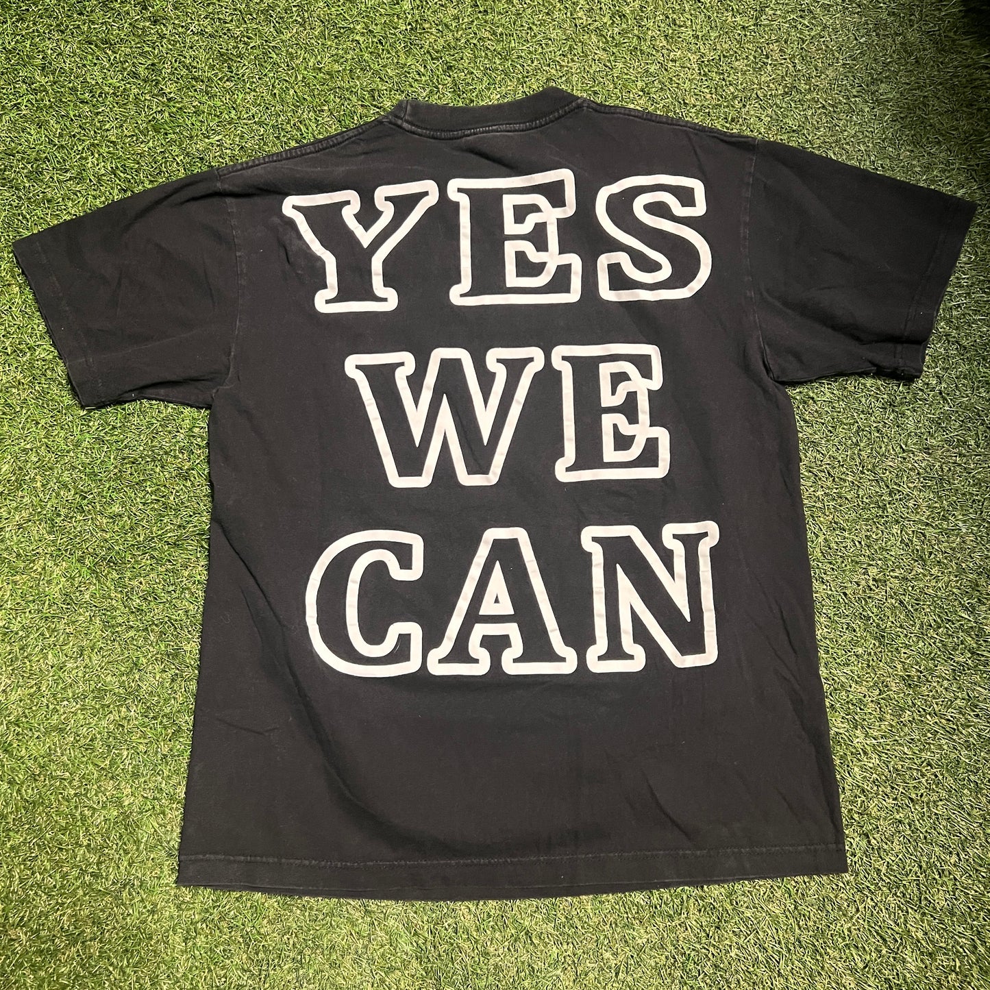 Barack Obama Yes We Can Rap Style Black Tee Size Large USED v14329