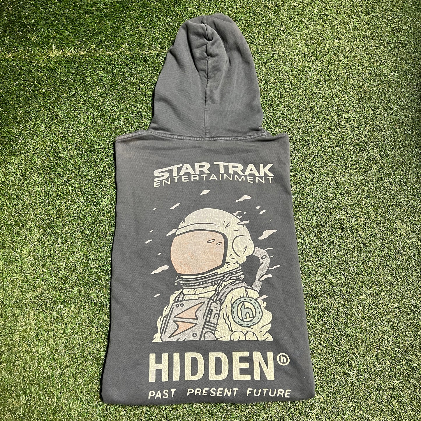 Hidden StarTrak Past Present Future Grey Hoodie Size Large USED v14359