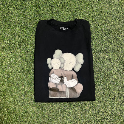 Kaws x Uniqlo Two Figures Black Tee Size Medium USED x12040