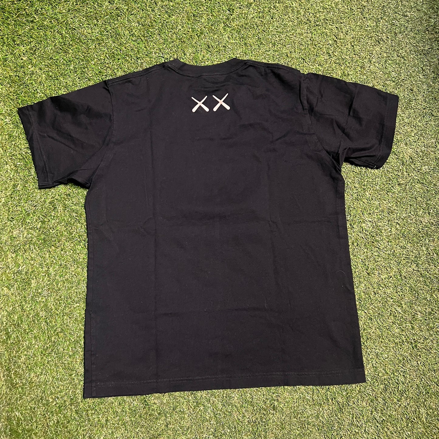 Kaws x Uniqlo Two Figures Black Tee Size Medium USED x12040