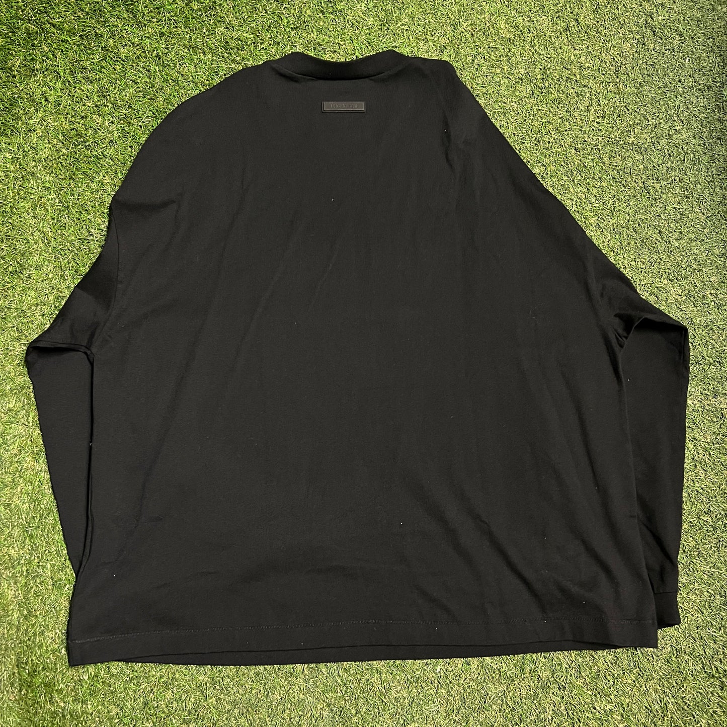 Essentials Fog Black Long Sleeve Size Medium USED x12067