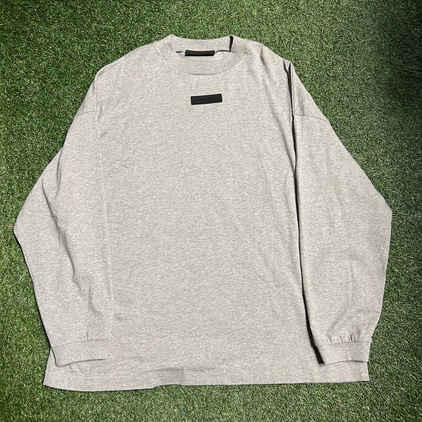 Essentials Fog Grey Long Sleeve Size Medium USED x12066