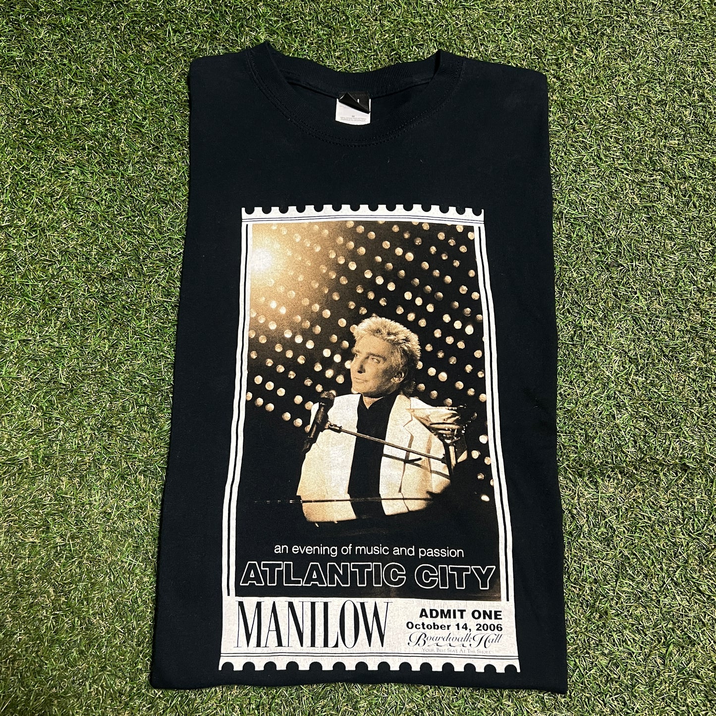 2006 Barry Manilow Black Concert Tee Size Medium USED v15517