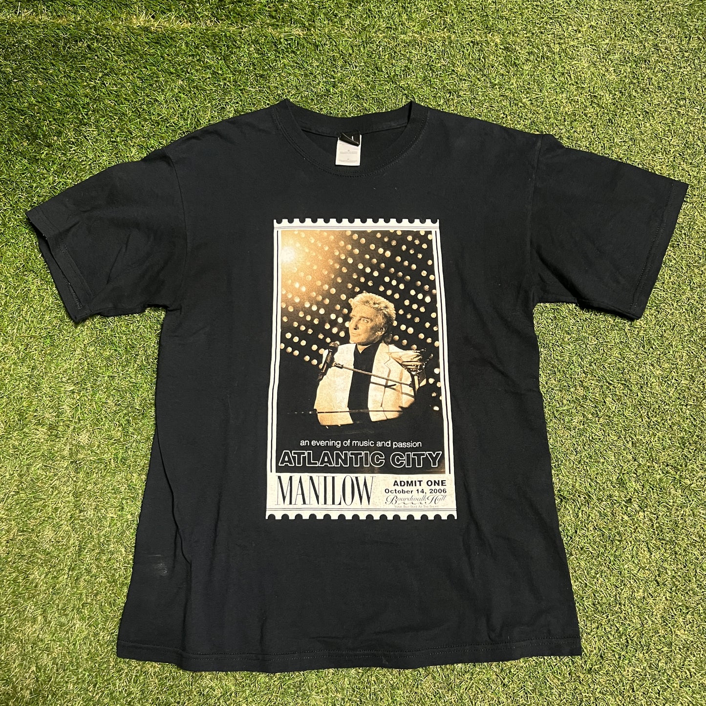 2006 Barry Manilow Black Concert Tee Size Medium USED v15517