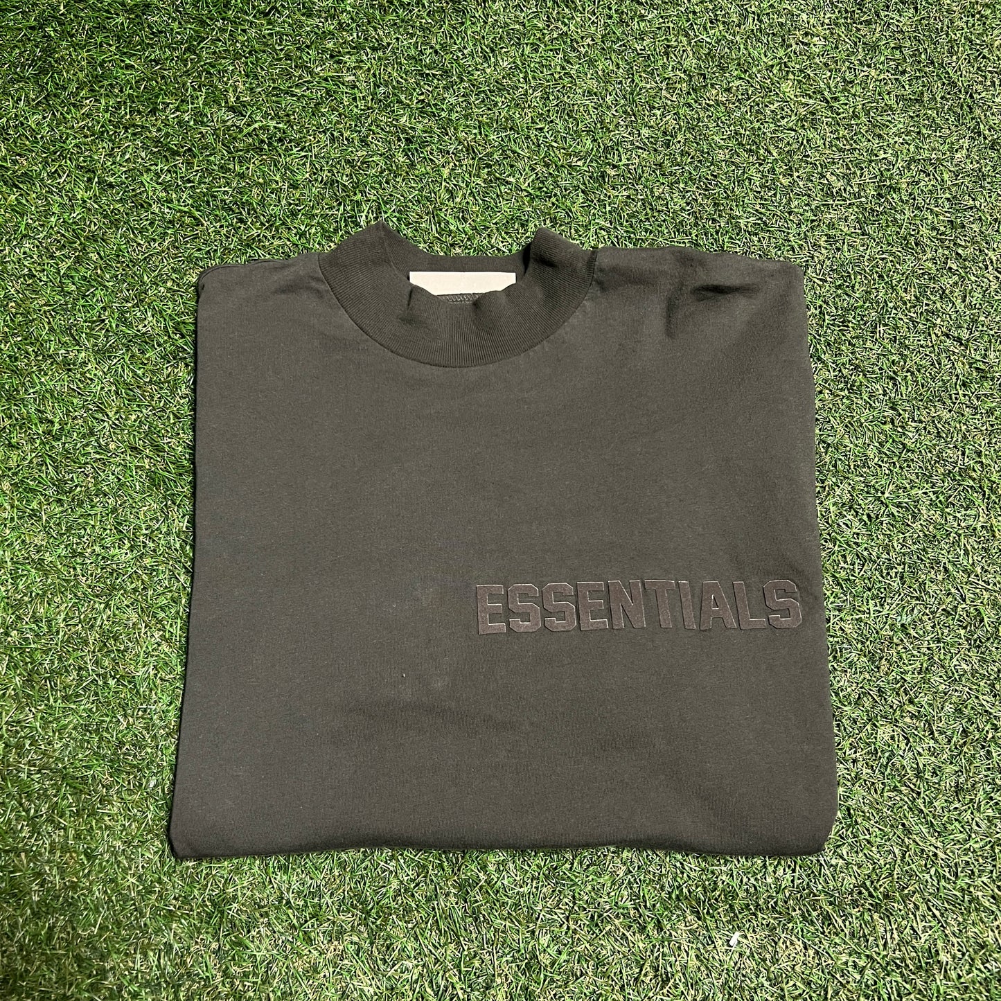 Essentials FOG Felt Spellout Coal Longsleeve Size Medium USED x12077