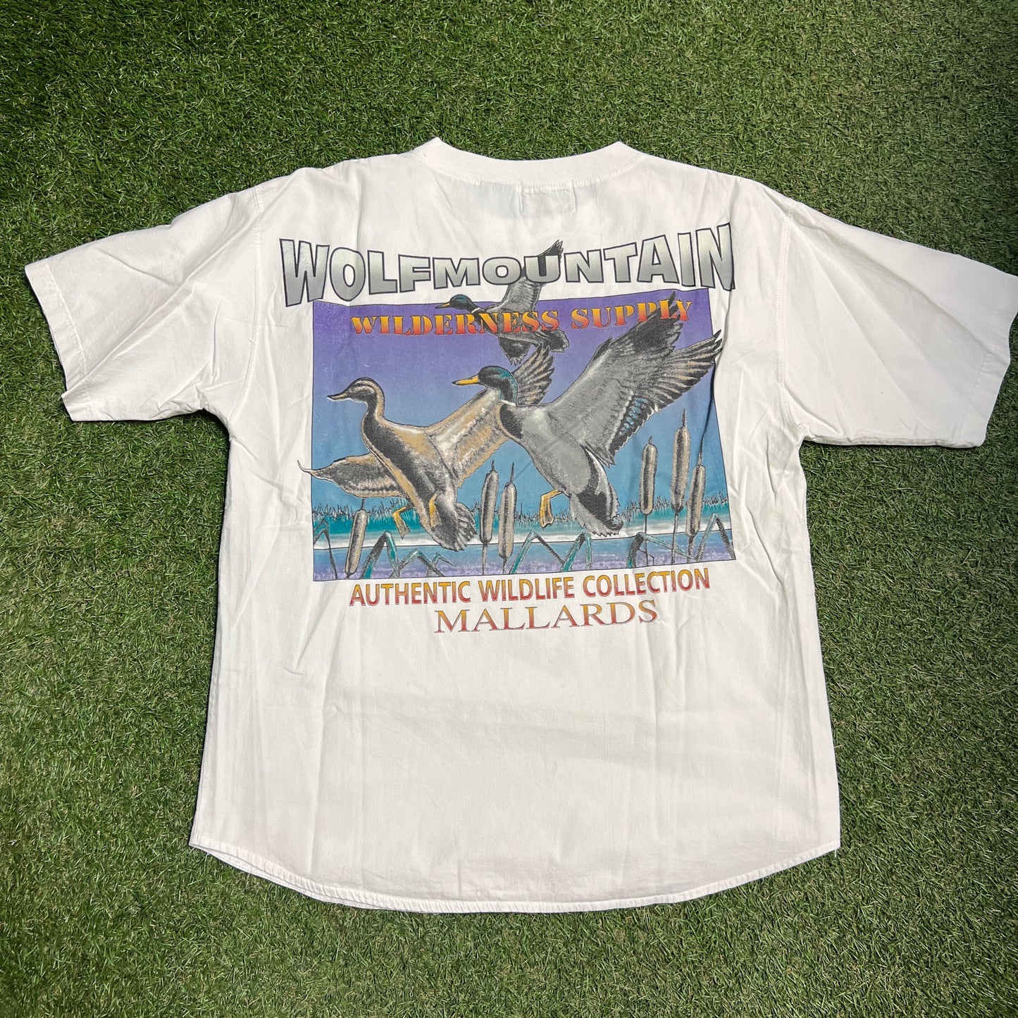 Wolf mountain wilderness supply baseball pocket tee white Size Medium USED v14484