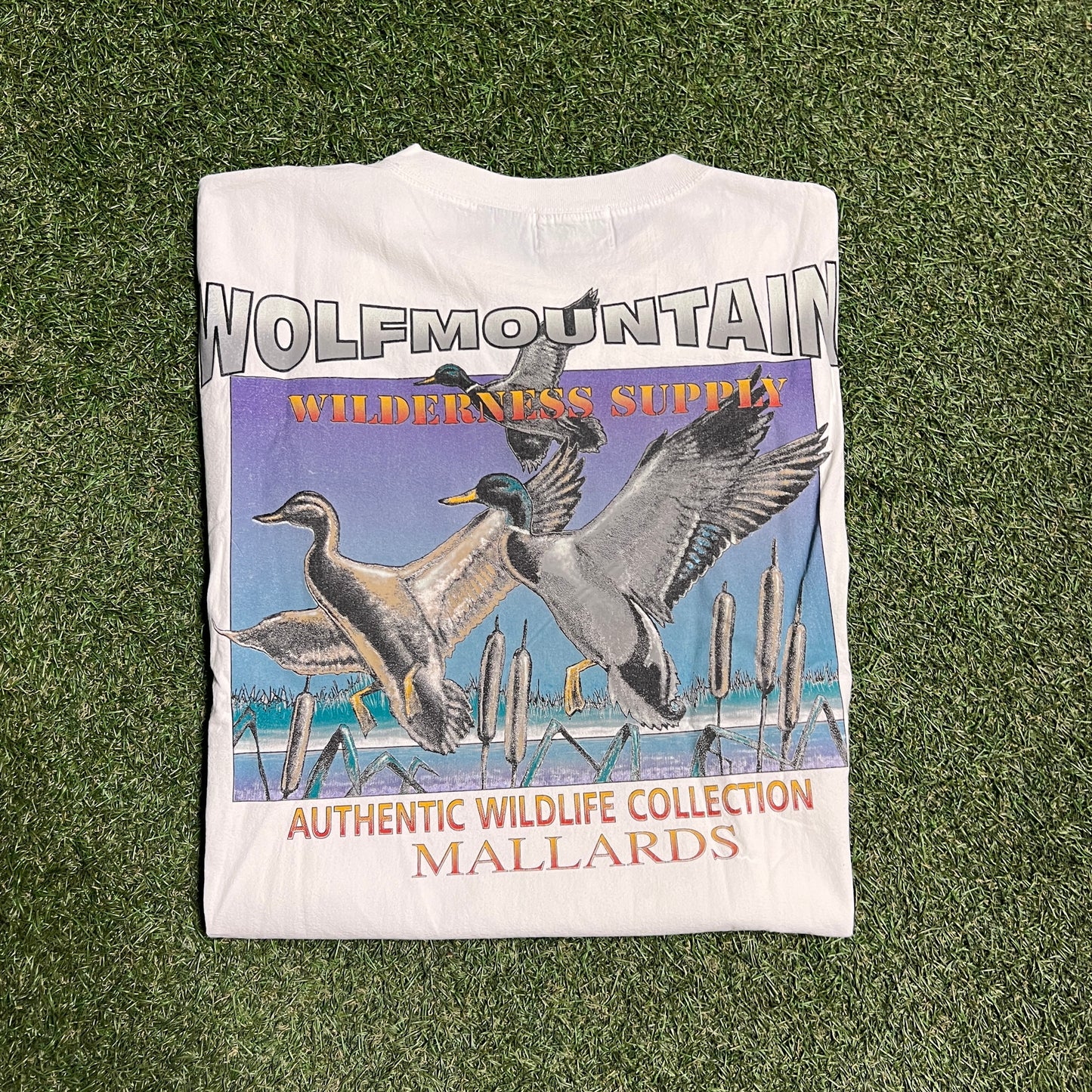 Wolf mountain wilderness supply baseball pocket tee white Size Medium USED v14484