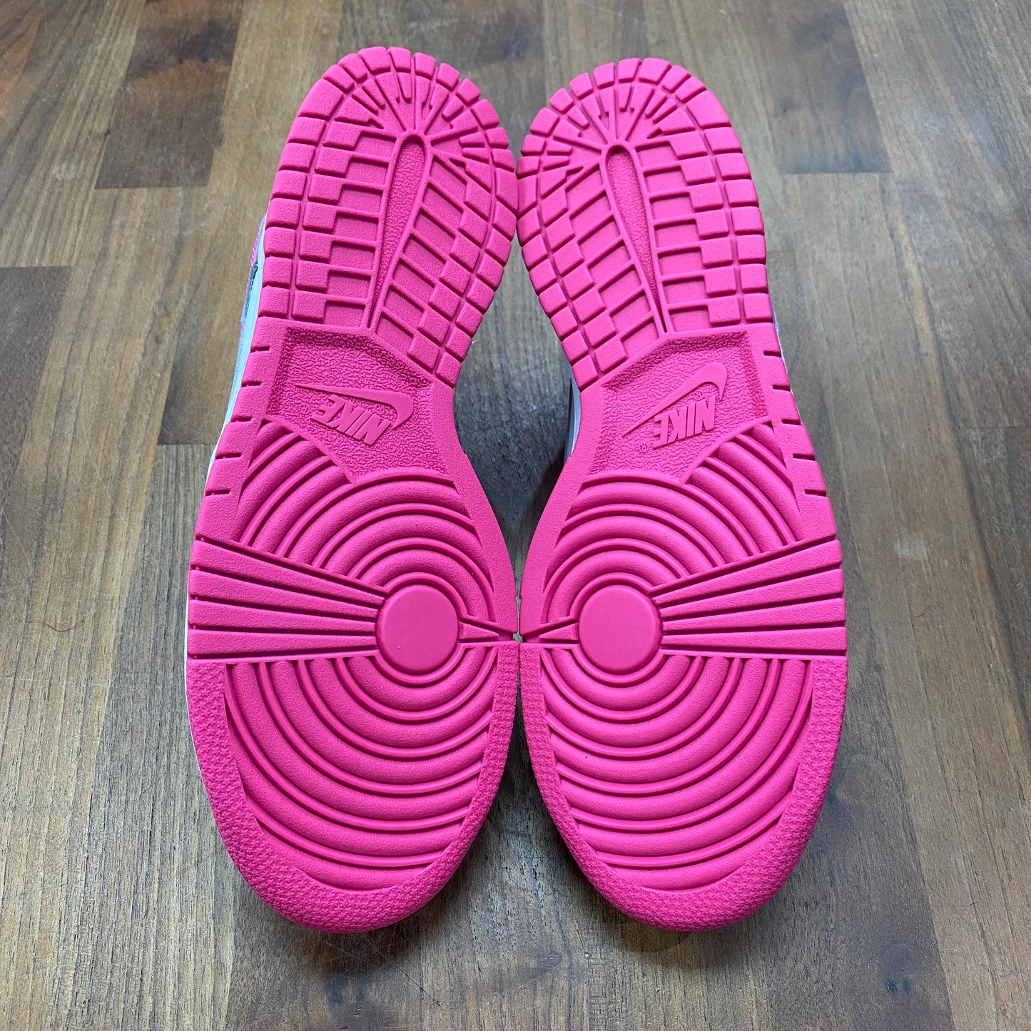 Nike Dunk Low Laser Fuchsia Size 7y NEW s15647