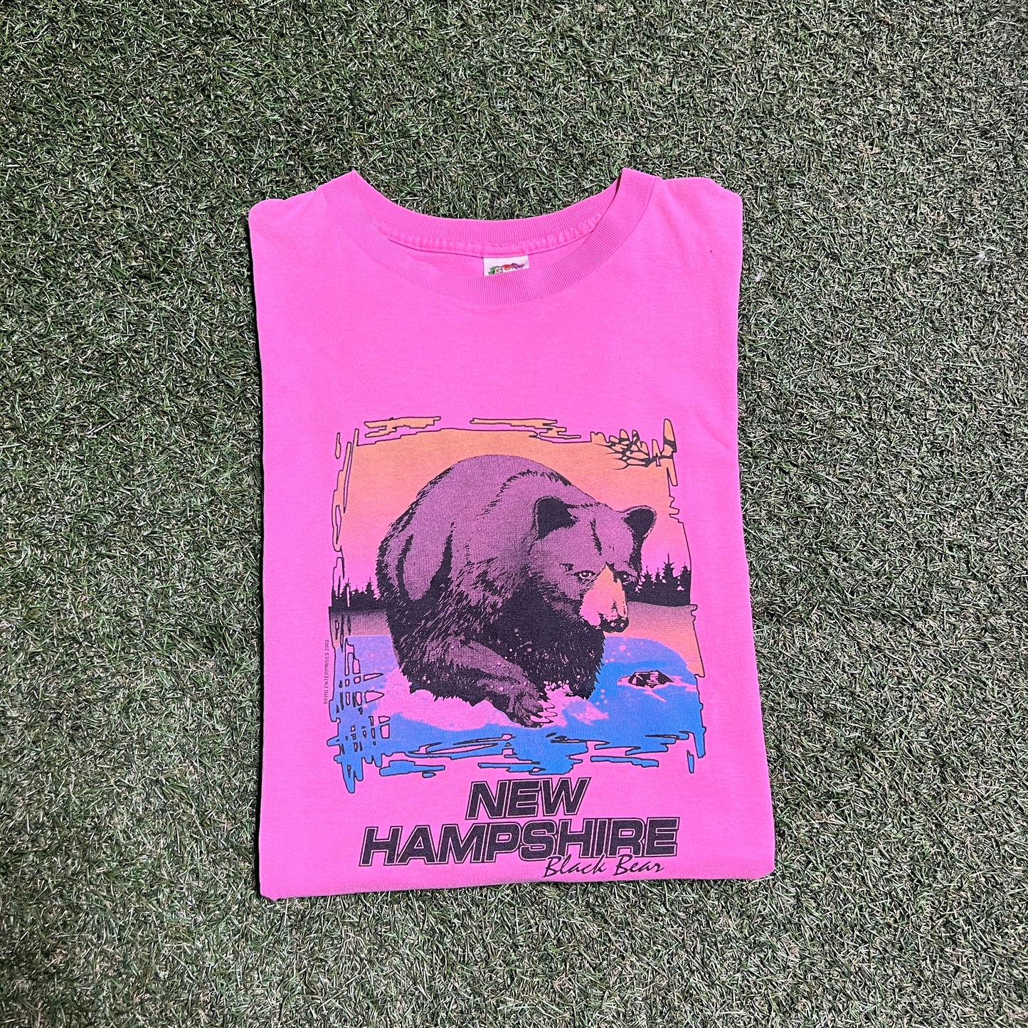 Y2K New Hampshire Black Bear Tee Pink Size XL USED v14569