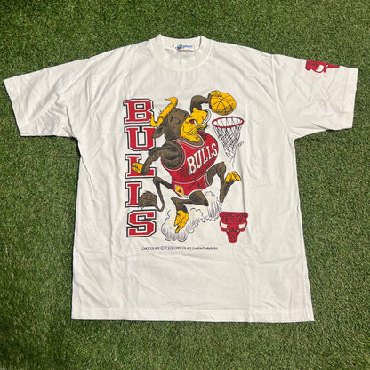 1990s Bulls Dunking "Chocolate" Tag White Tee Size Large USED v15650