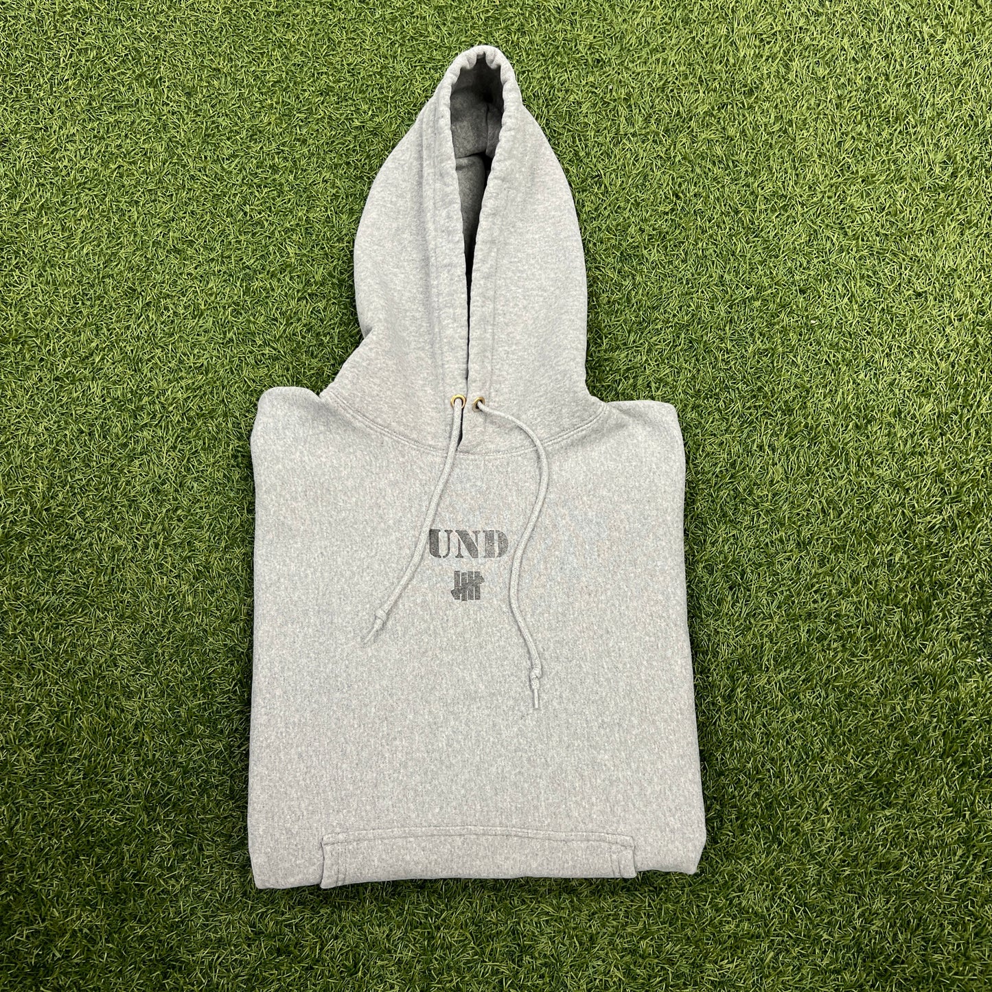 Undefeated Small Middle Logo Grey Hoodie Size Medium USED x12213