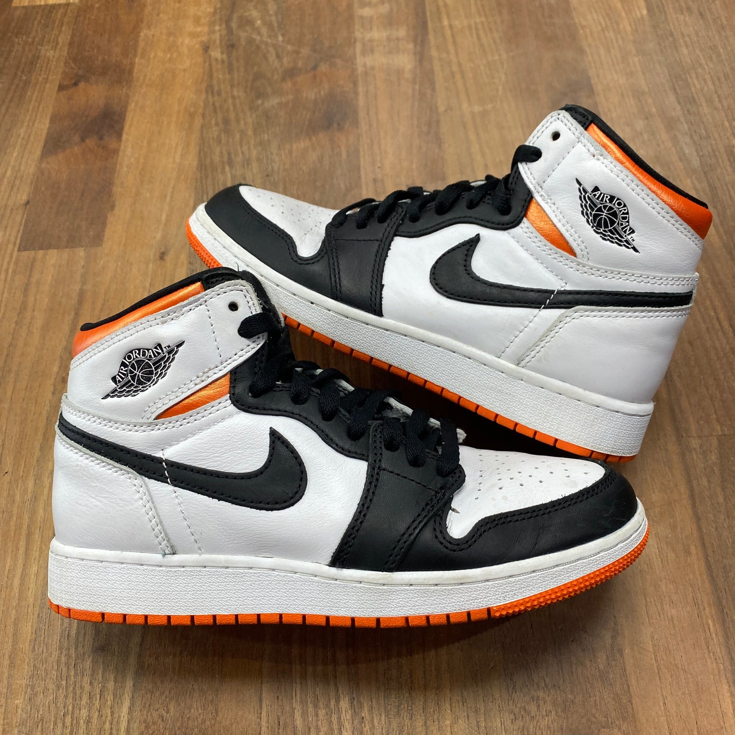 Jordan 1 High Electro Orange Size 5.5 Used S15679