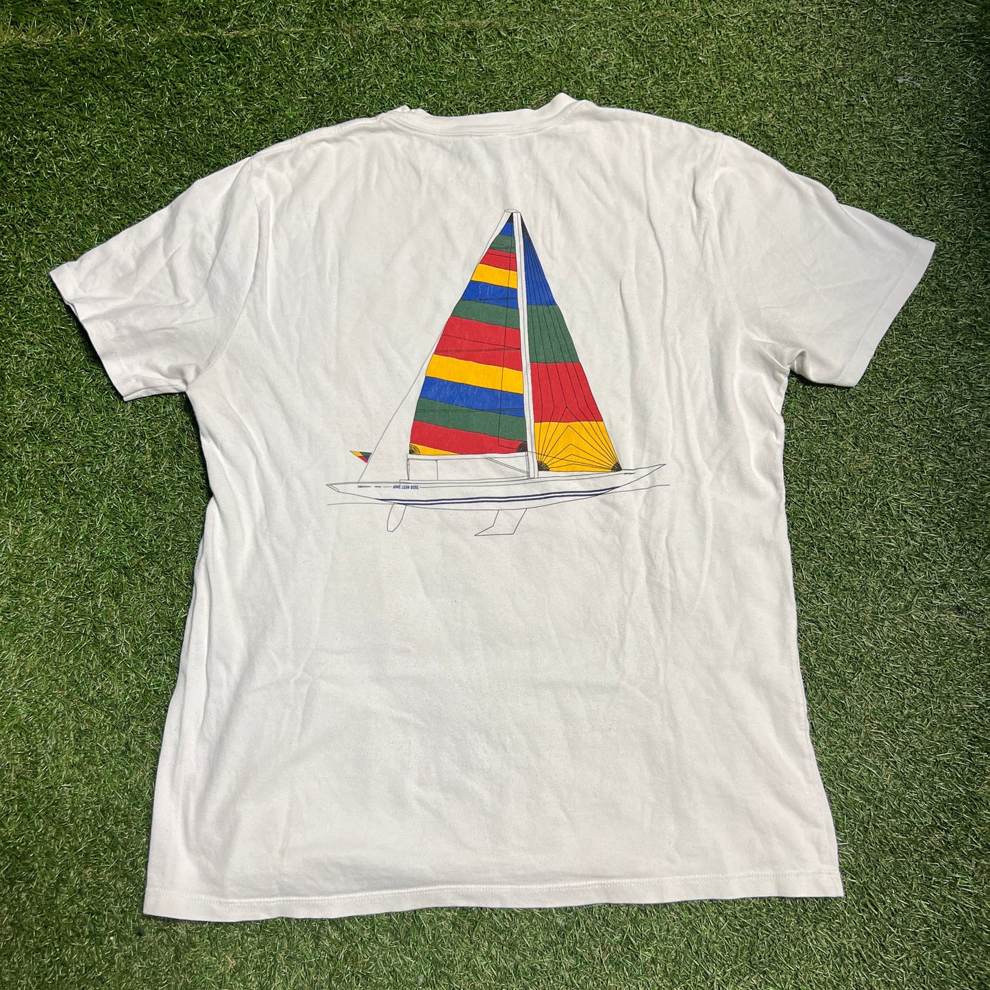 ALD Rainbow Boat White Tee Size Medium USED x11354