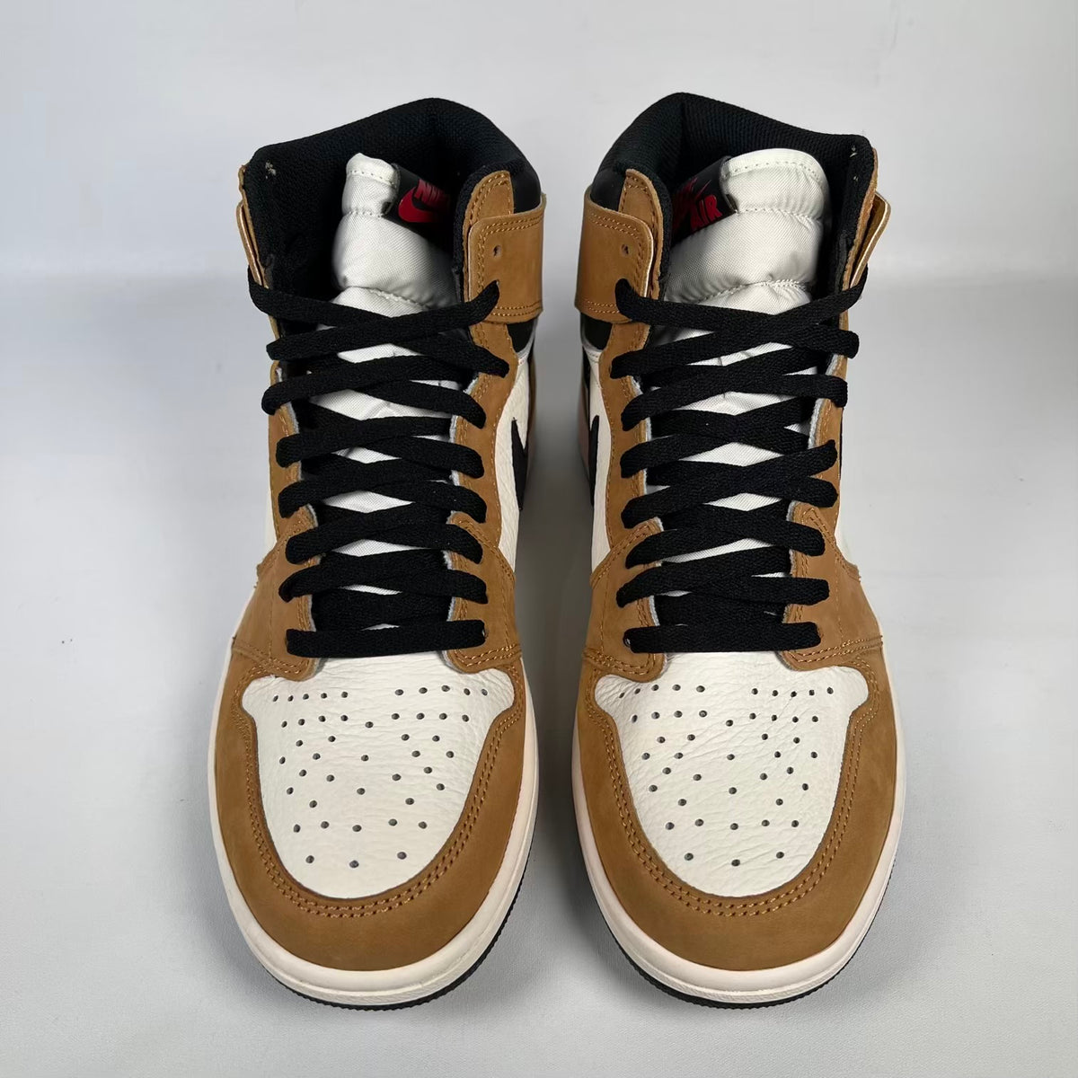 Jordan 1 High Rookie of The Year (2018) Size 9.5 USED s23889