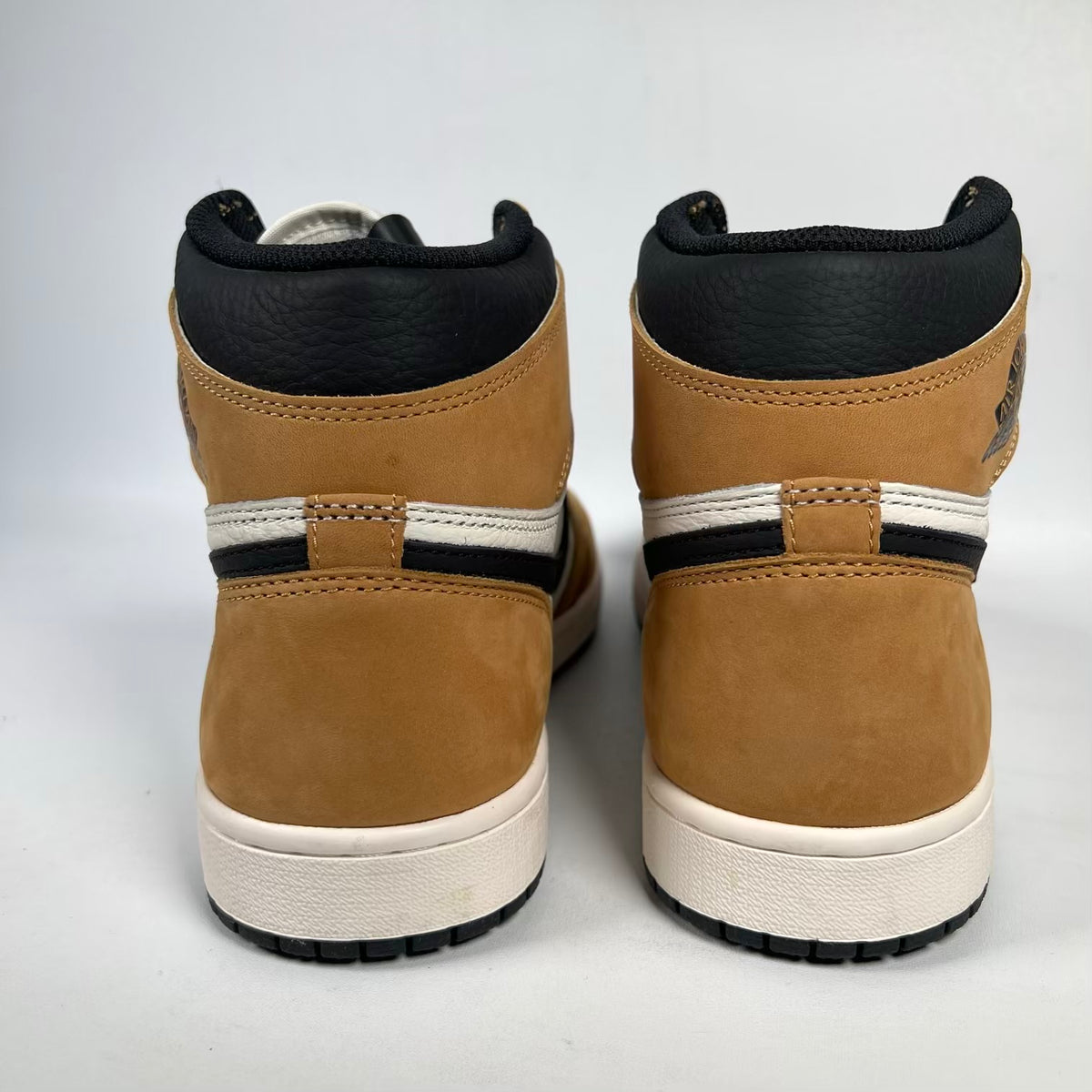 Jordan 1 High Rookie of The Year (2018) Size 9.5 USED s23889