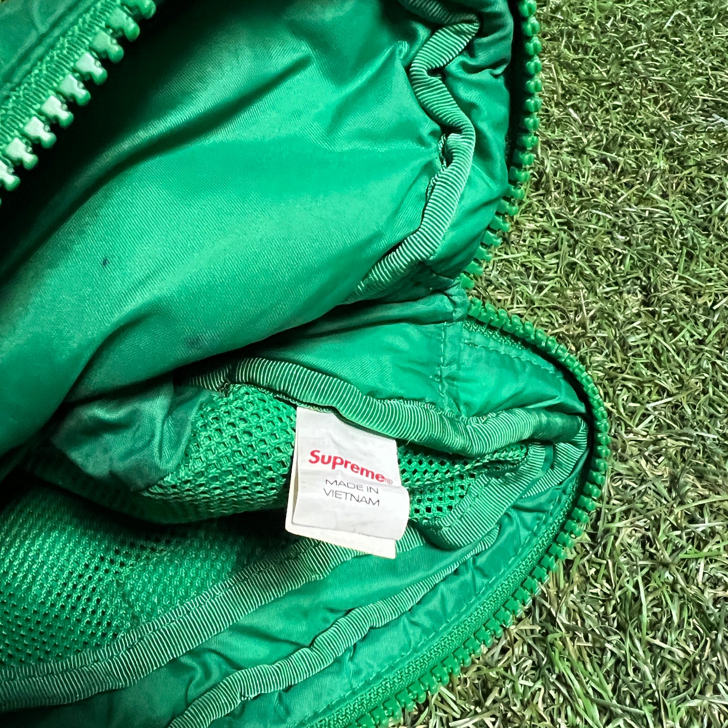 Supreme Puffer Pouch green USED x11426