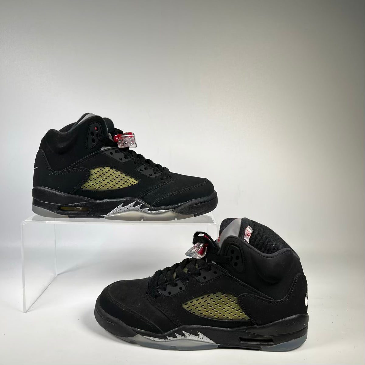 Jordan 5 Black Metallic (2016) Size 5Y USED s23886
