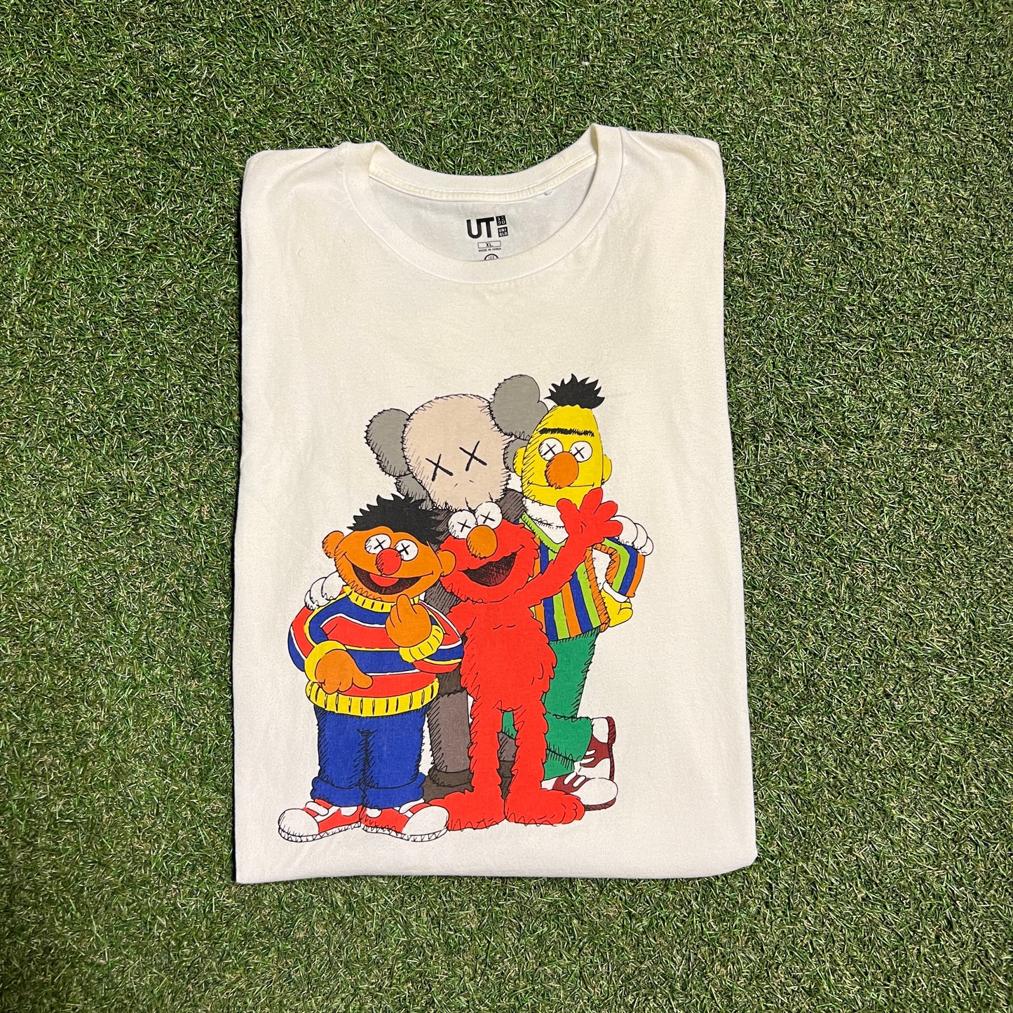 Market Alien Looking at Earth Black Tee Size Large USED x13232