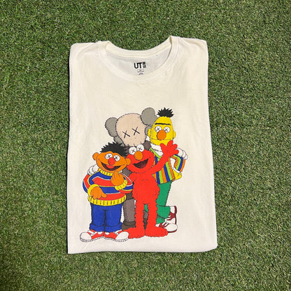 Market Alien Looking at Earth Black Tee Size Large USED x13232