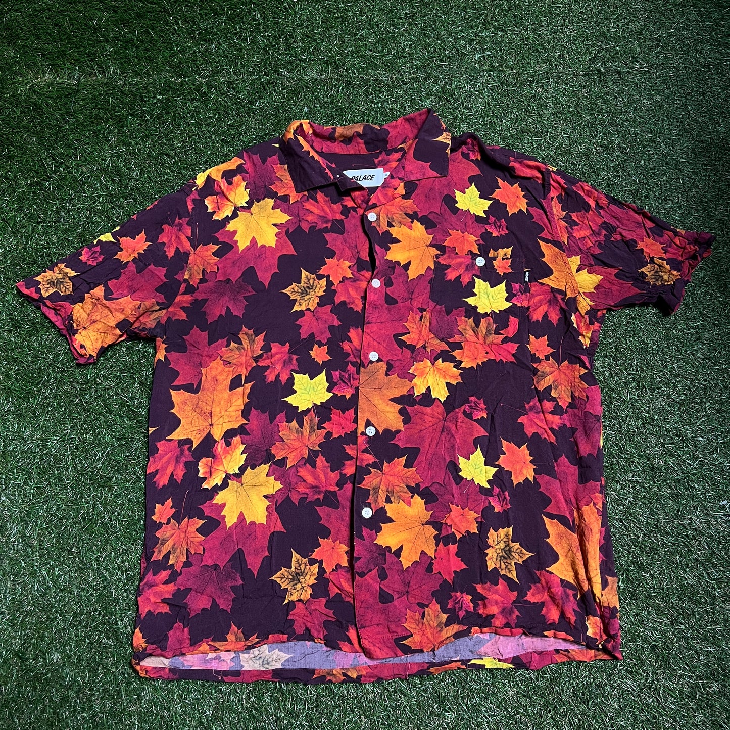 Palace allover print leaves button down Size XL USED x11475