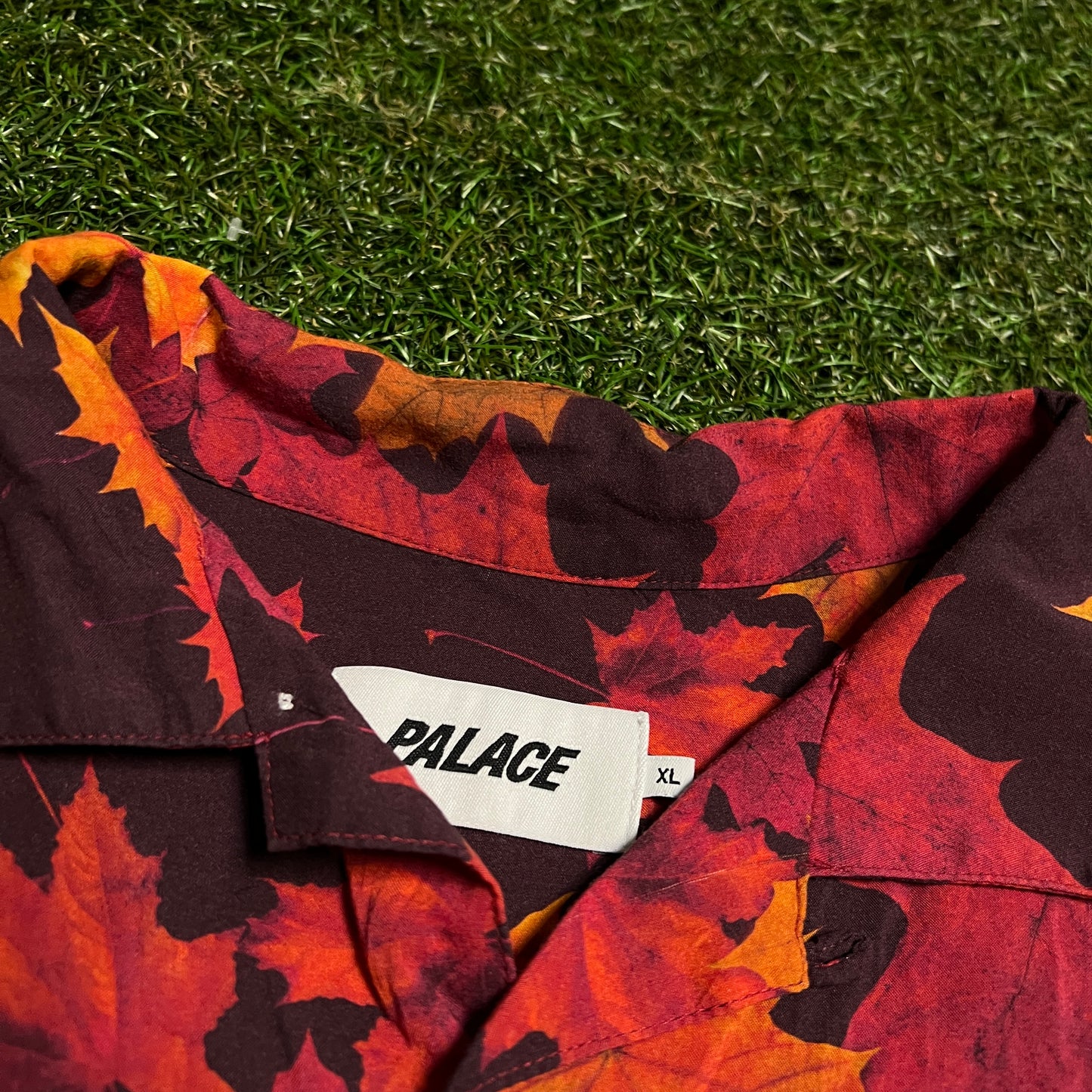 Palace allover print leaves button down Size XL USED x11475