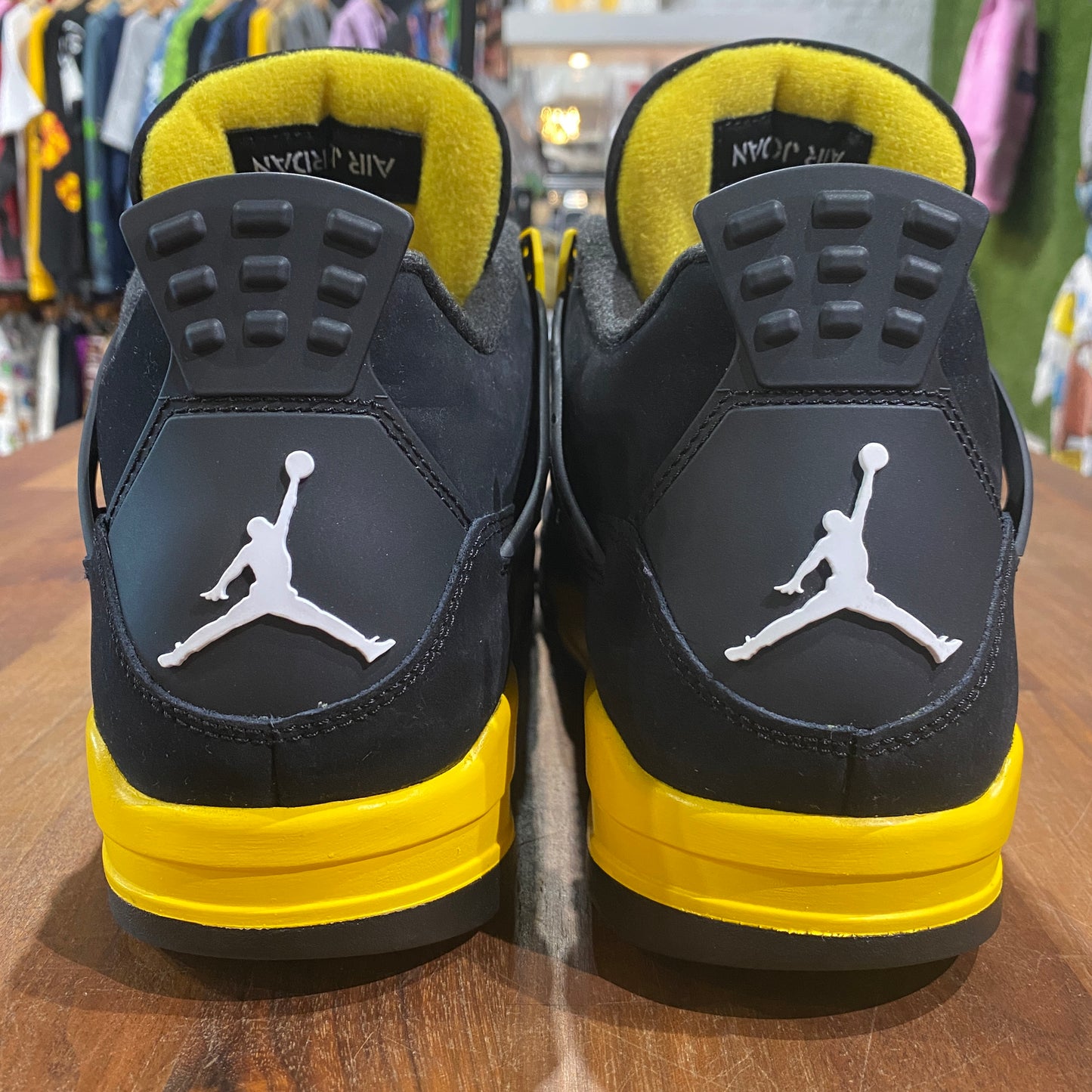 Jordan 4 Thunder (2023) Size 10.5 USED s14082