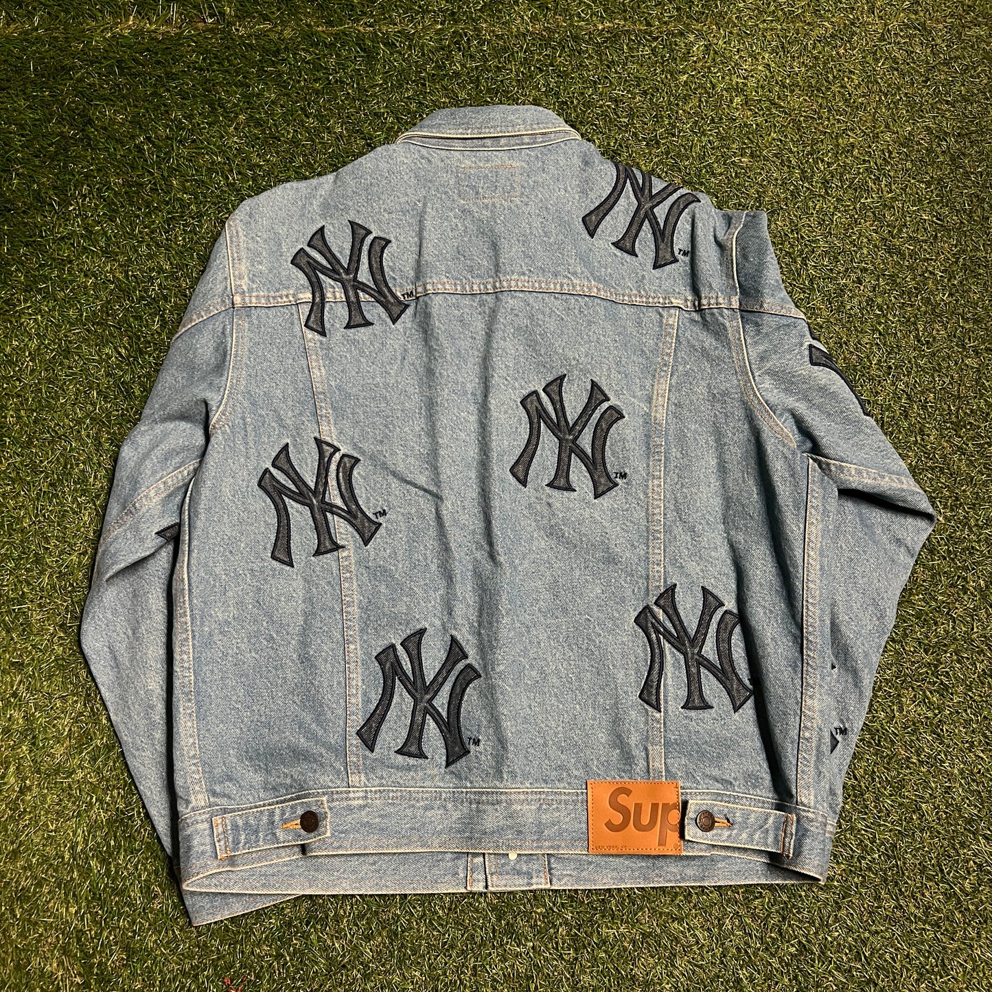 Supreme Yankees Denim Jacket Size Large USED x11479