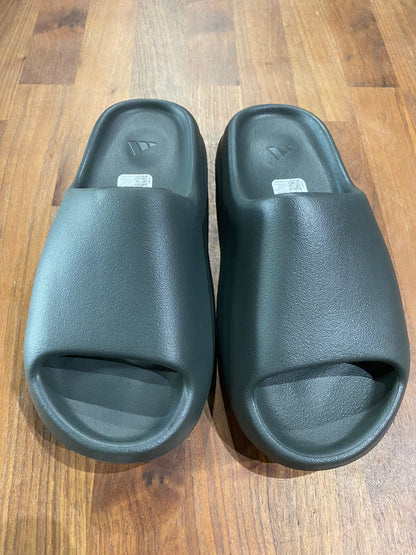 Yeezy Slide Dark Onyx Size 8 NEW s13703