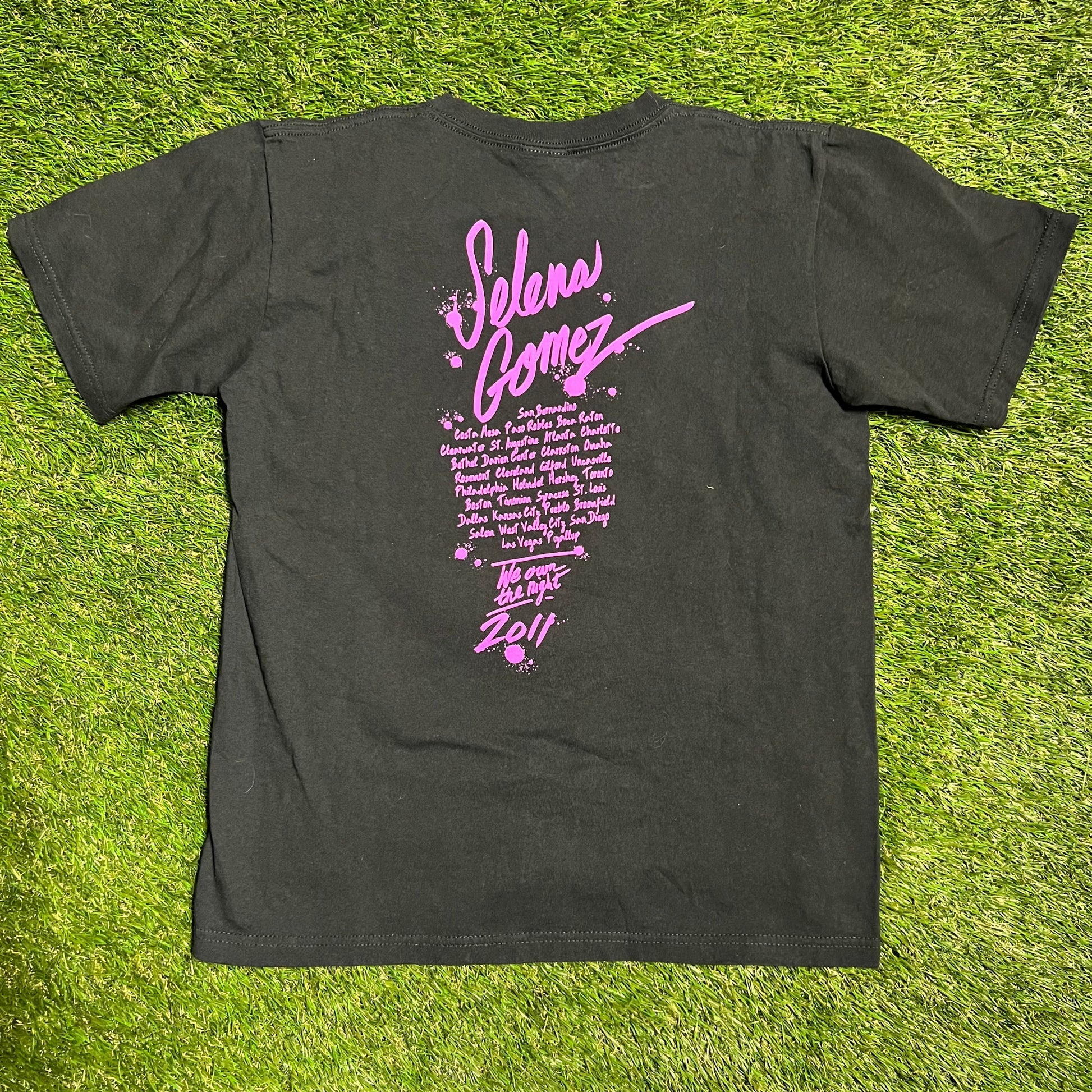 Selena Gomez We Own the Night 2011 Concert Black Tee Size Small USED v4513