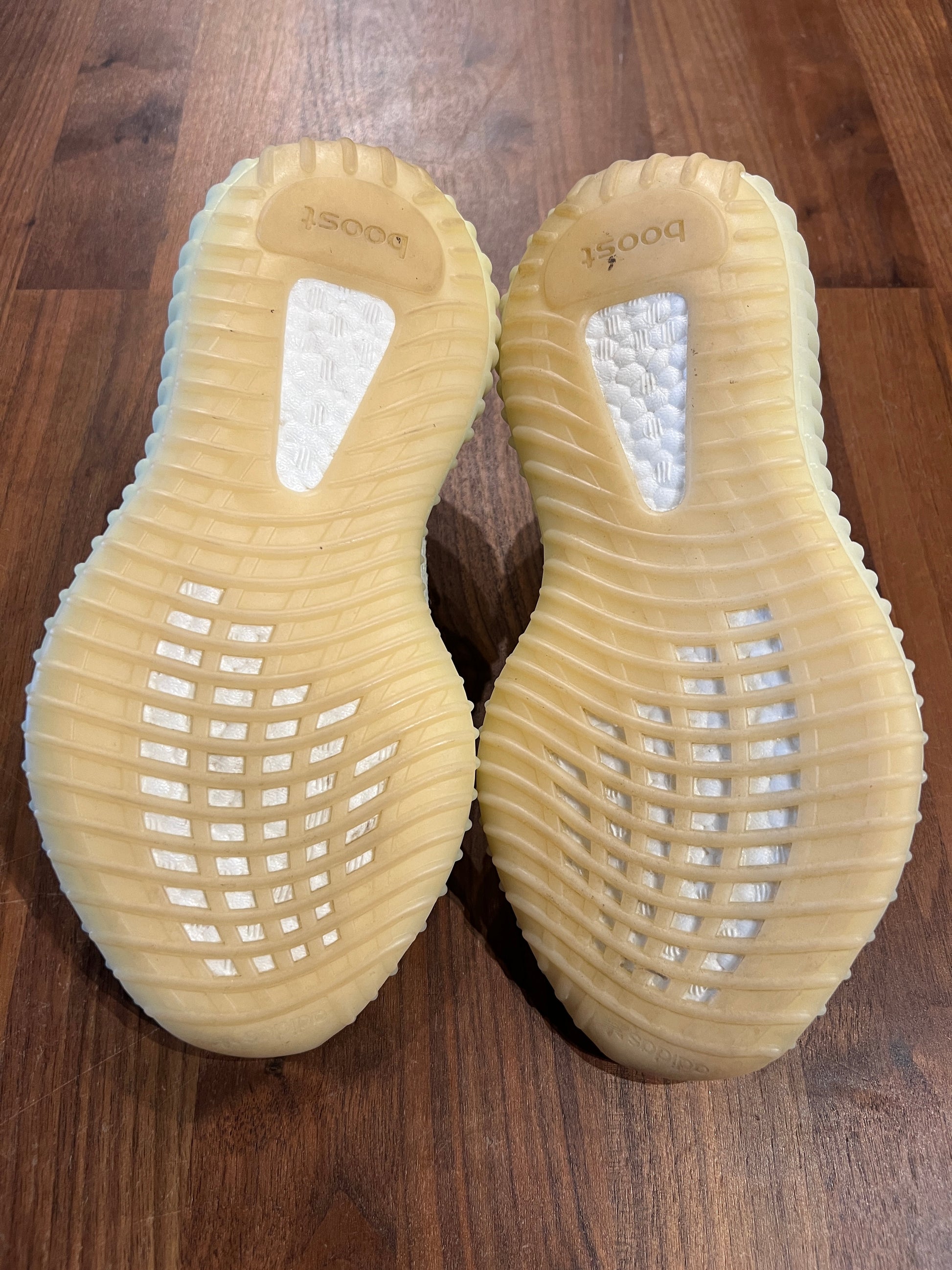 Yeezy 350 Butter Size 4 USED s4082