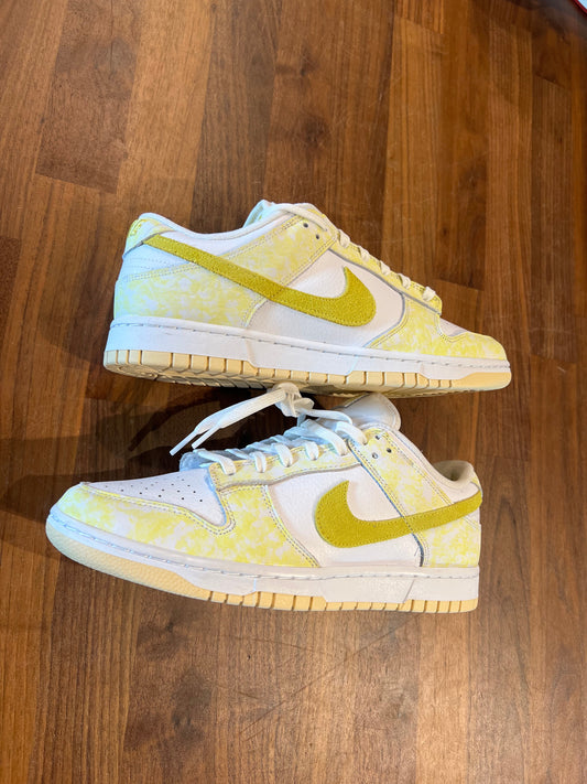 Nike Dunk Low Yellow Strike Size 10m / 11.5w NEW