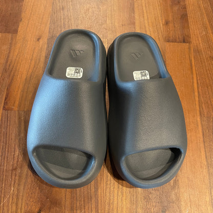 Yeezy slide slate grey Size 5 NEW s10713