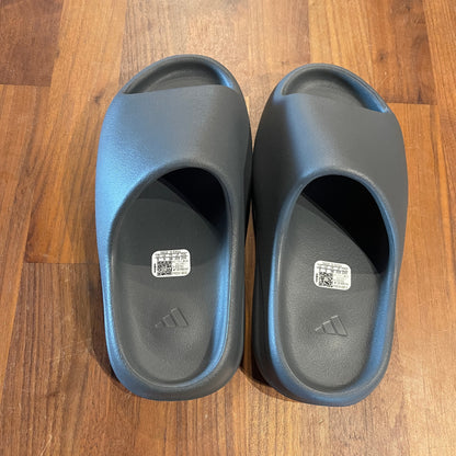 Yeezy slide slate grey Size 5 NEW s10713
