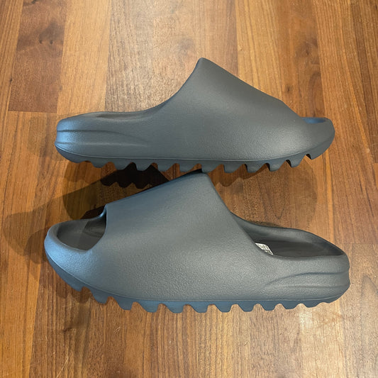 Yeezy slide slate grey Size 9 NEW s10758