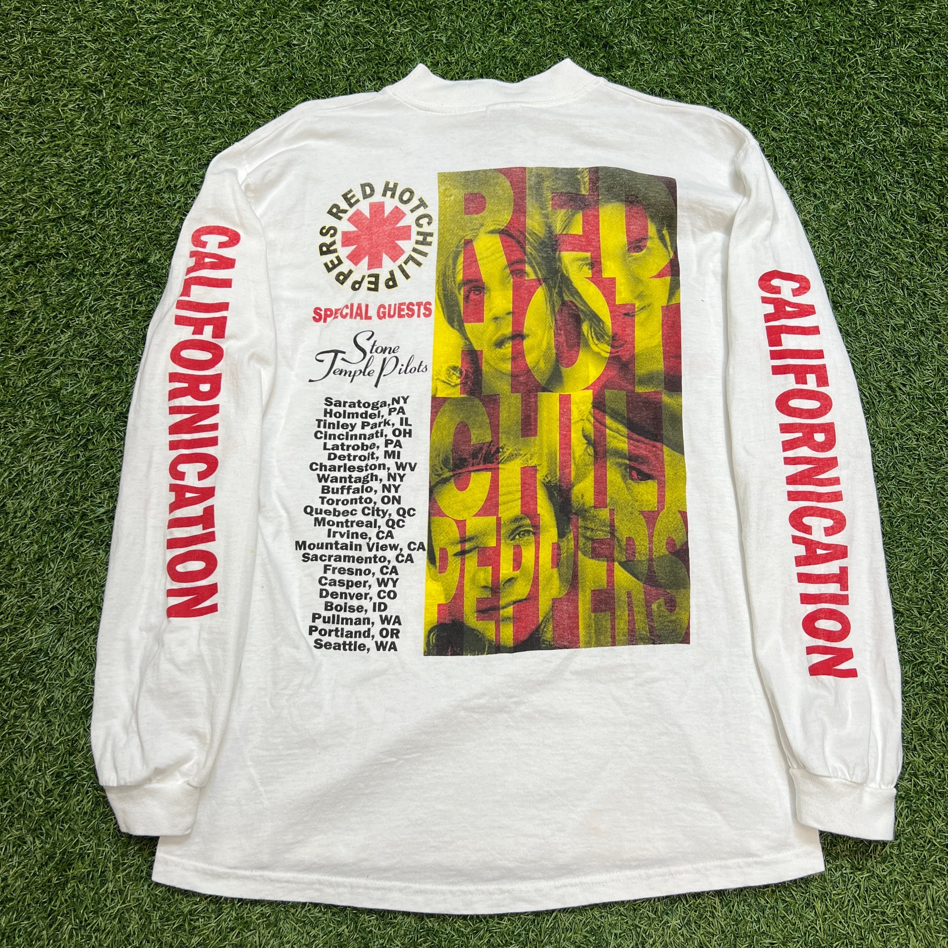 Red hot chili peppers special guest stone temple pilots 2000 longsleeve white Size XL USED v12208