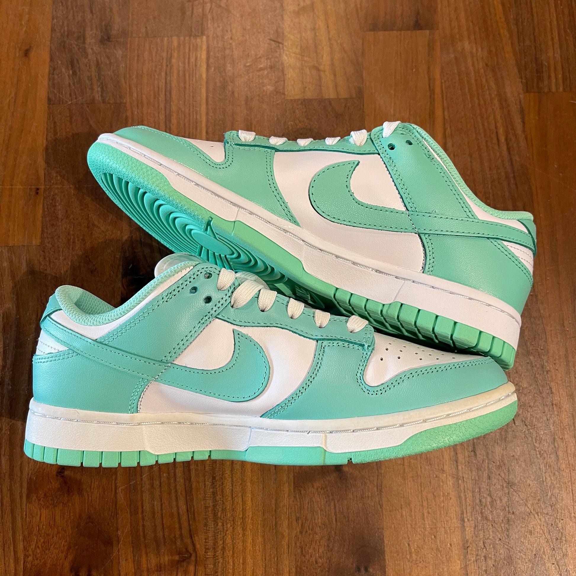 Nike Dunk Low Green Glow Size 6m / 7.5w USED s11164